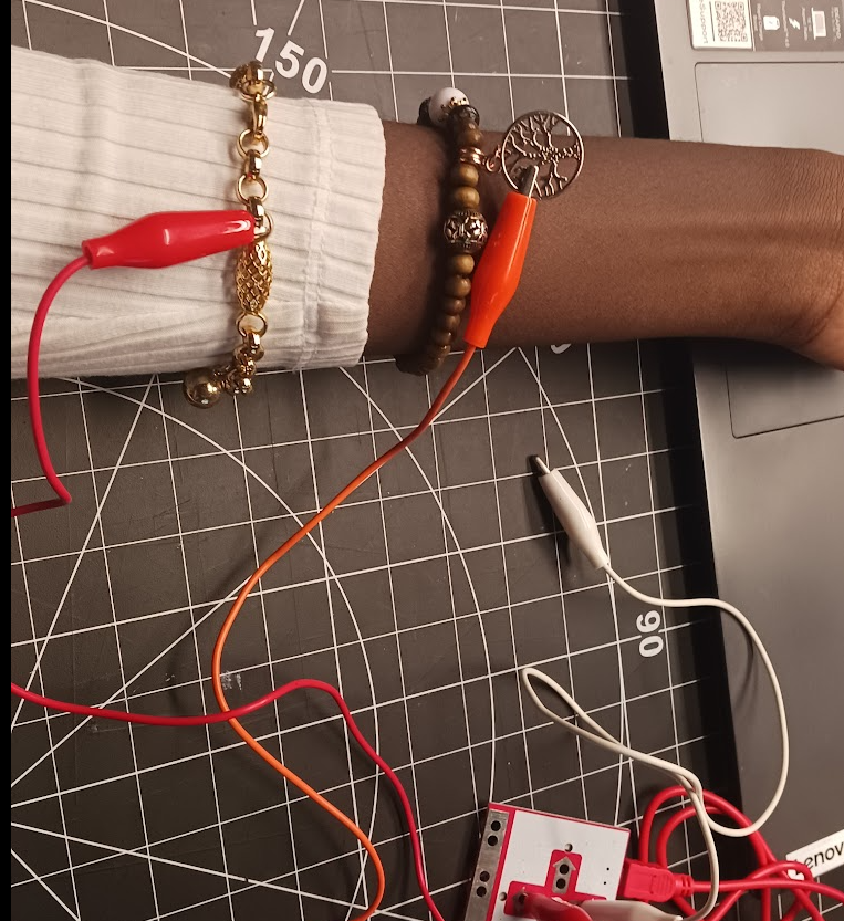 Connecting Makey-Makey to different materials (Bracelets)